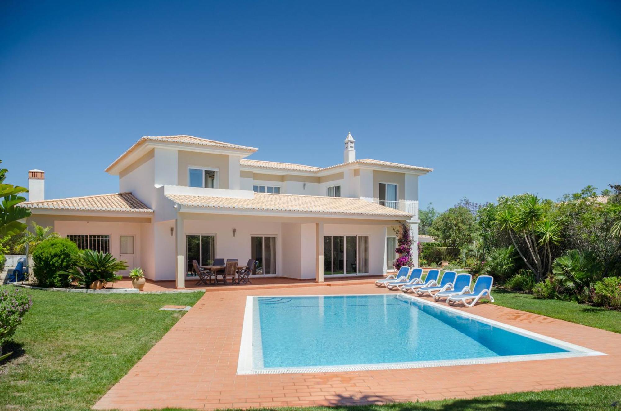 Villa Montanha, Luxury Coastal Villa, With Swimming Pool, Loungers And Alfresco Dining, 10 Min Walk To The Beautiful Praia Da Luz Beach, Shops, Bars And Restaurants! Bagian luar foto