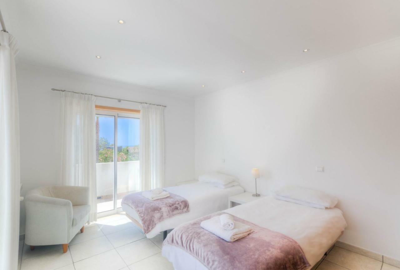 Villa Montanha, Luxury Coastal Villa, With Swimming Pool, Loungers And Alfresco Dining, 10 Min Walk To The Beautiful Praia Da Luz Beach, Shops, Bars And Restaurants! Bagian luar foto