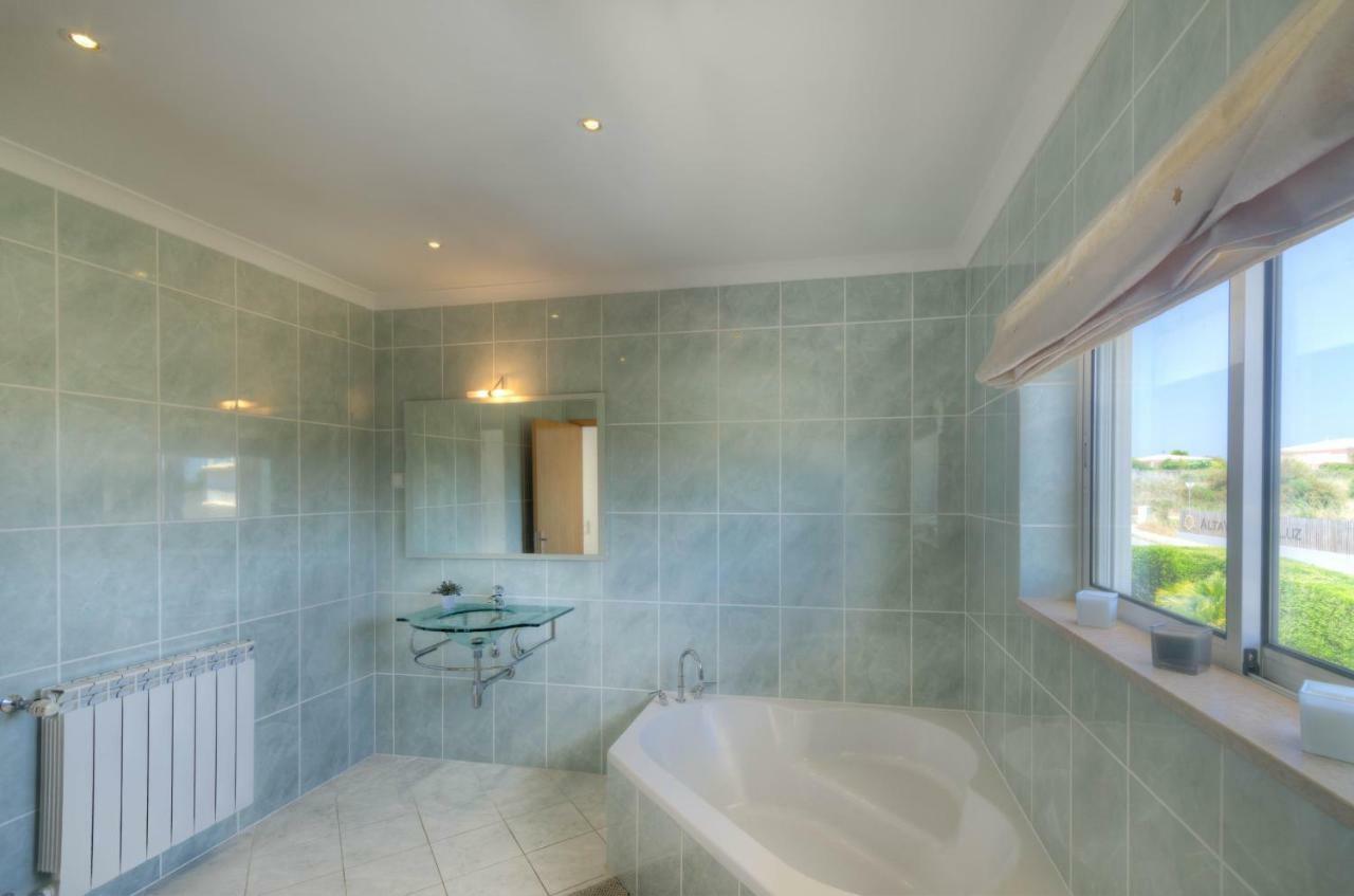 Villa Montanha, Luxury Coastal Villa, With Swimming Pool, Loungers And Alfresco Dining, 10 Min Walk To The Beautiful Praia Da Luz Beach, Shops, Bars And Restaurants! Bagian luar foto